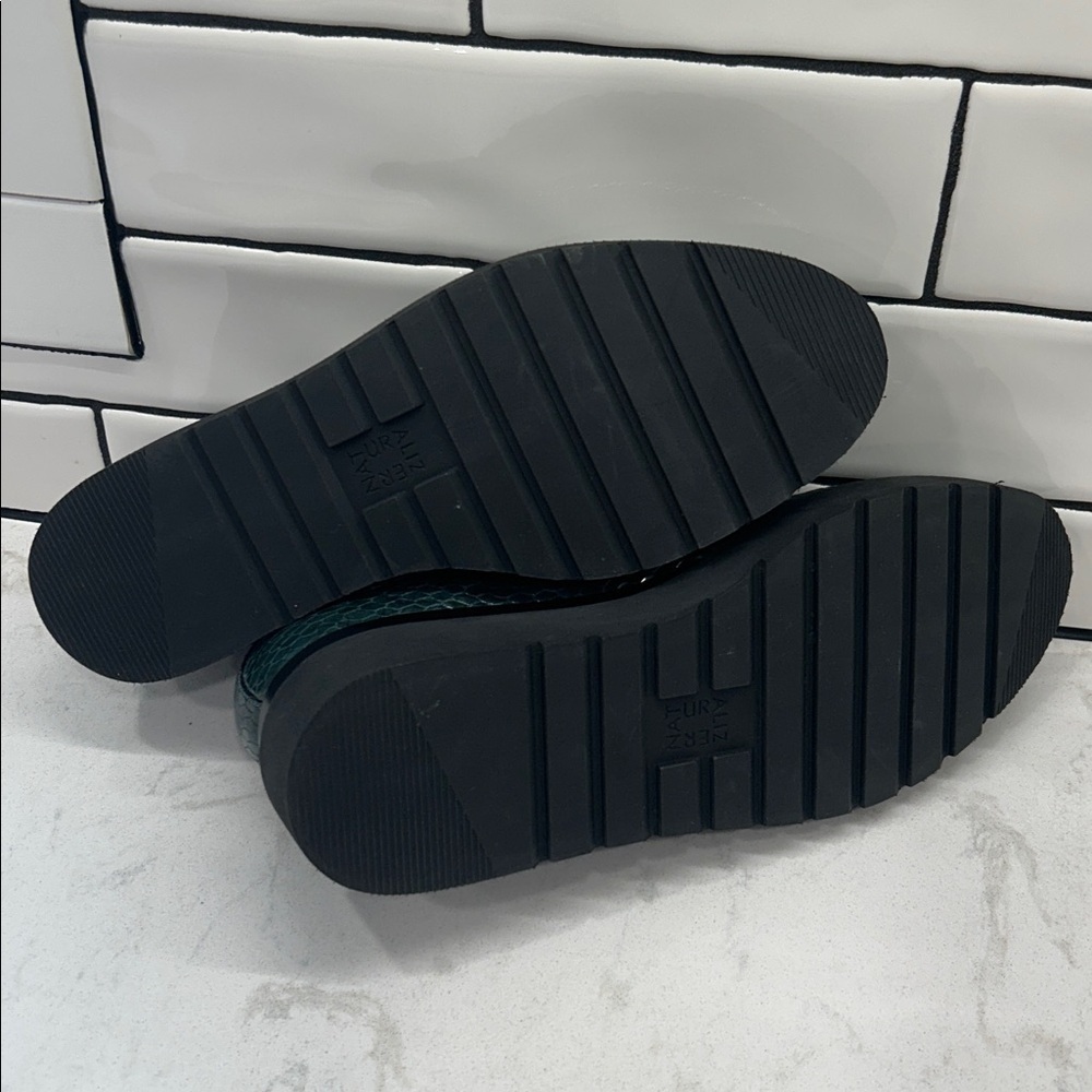 Naturalizer September Loafers with Chain Accent Crocodile Embossed Green 10 - Picture 10 of 16
